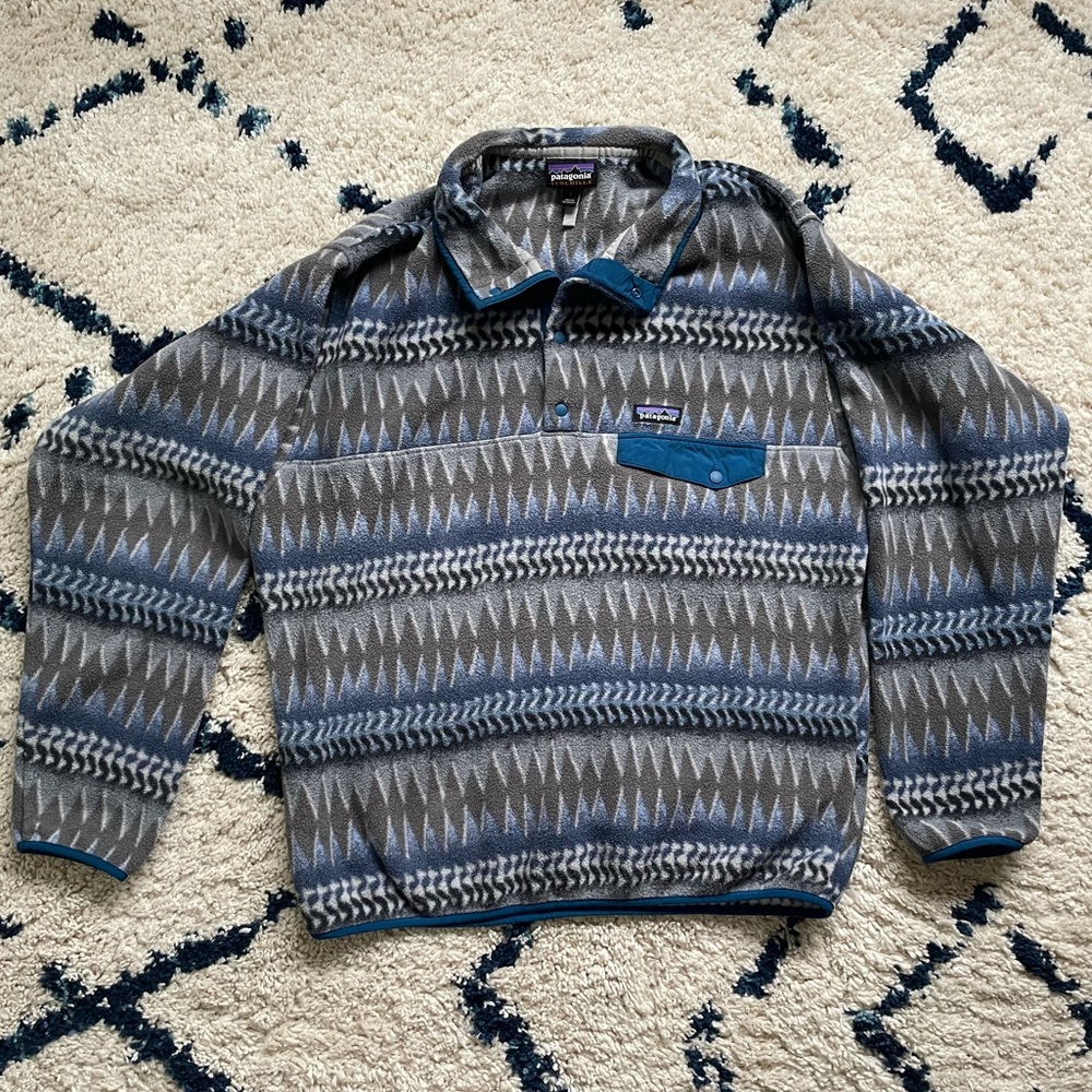 Men’s fleece large Patagonia. Perfect condition worn only once, super soft.